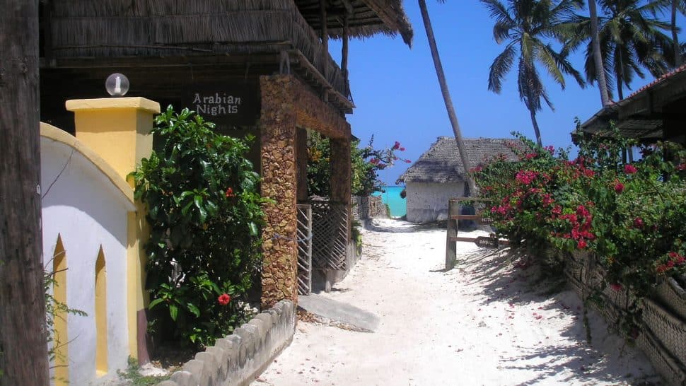 Arabian Nights Hotel i byn Paje på sydöstra Zanzibar