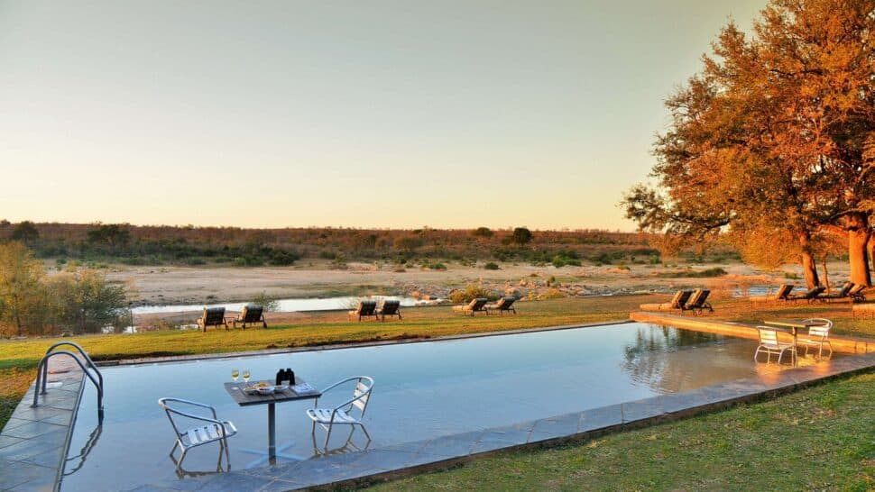 Mjejane River Lodge utsikt över poolen